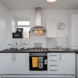 pineapple-suite-sasco-apartments.hotelsin-chester.com/